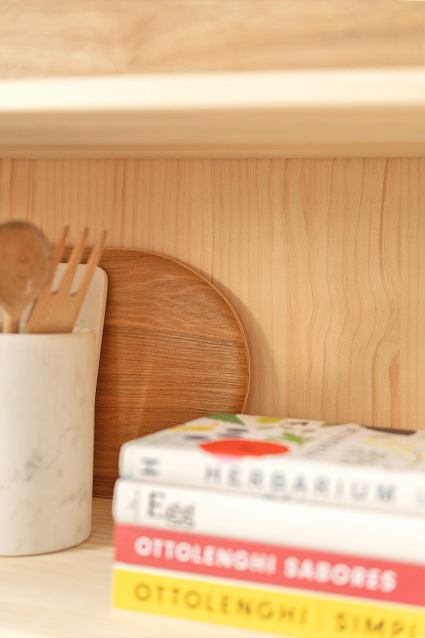 Imagen de ambiente 3 para:Vitrina pequeña de madera